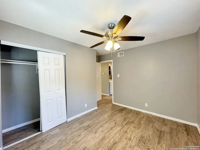 $900 | 844 East Sunshine Drive, Unit 401, San Antonio, TX 78228