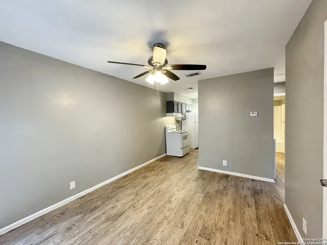$900 | 844 East Sunshine Drive, Unit 401, San Antonio, TX 78228