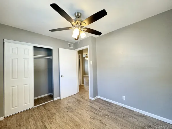 $900 | 844 East Sunshine Drive, Unit 401, San Antonio, TX 78228