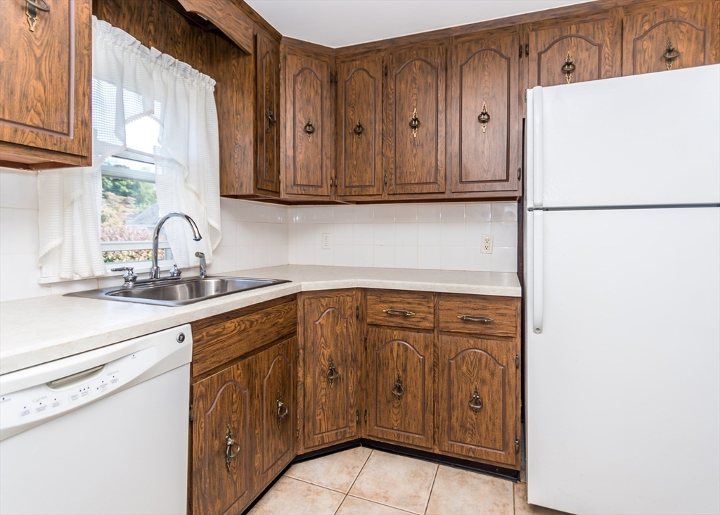 9 Grosvenor Road Waltham, MA 02453 - Photo 13 of 29 Gallery Image 13