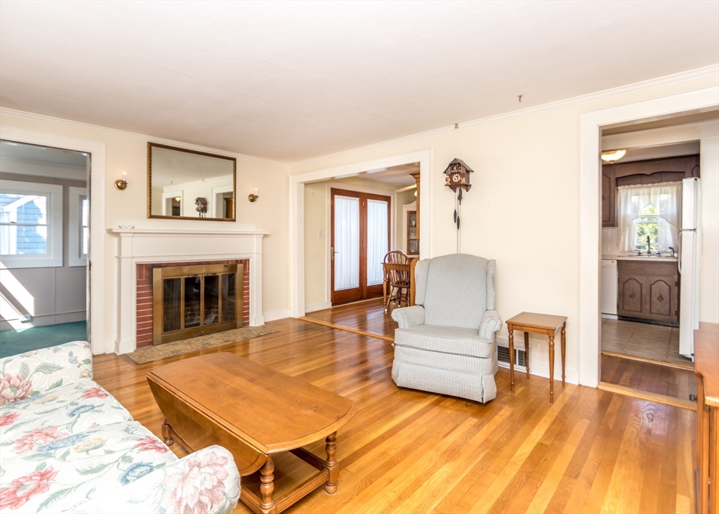9 Grosvenor Road Waltham, MA 02453 - Photo 3 of 29 Gallery Image 3