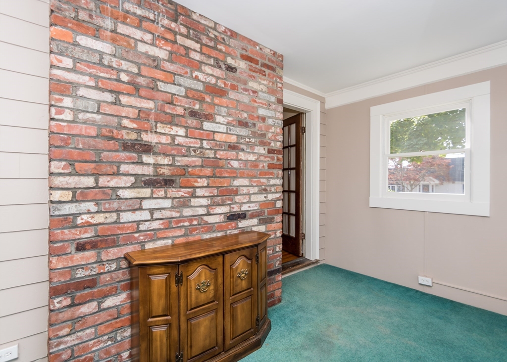 9 Grosvenor Road Waltham, MA 02453 - Photo 8 of 29 Gallery Image 8