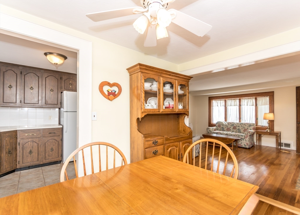 9 Grosvenor Road Waltham, MA 02453 - Photo 10 of 29 Gallery Image 10