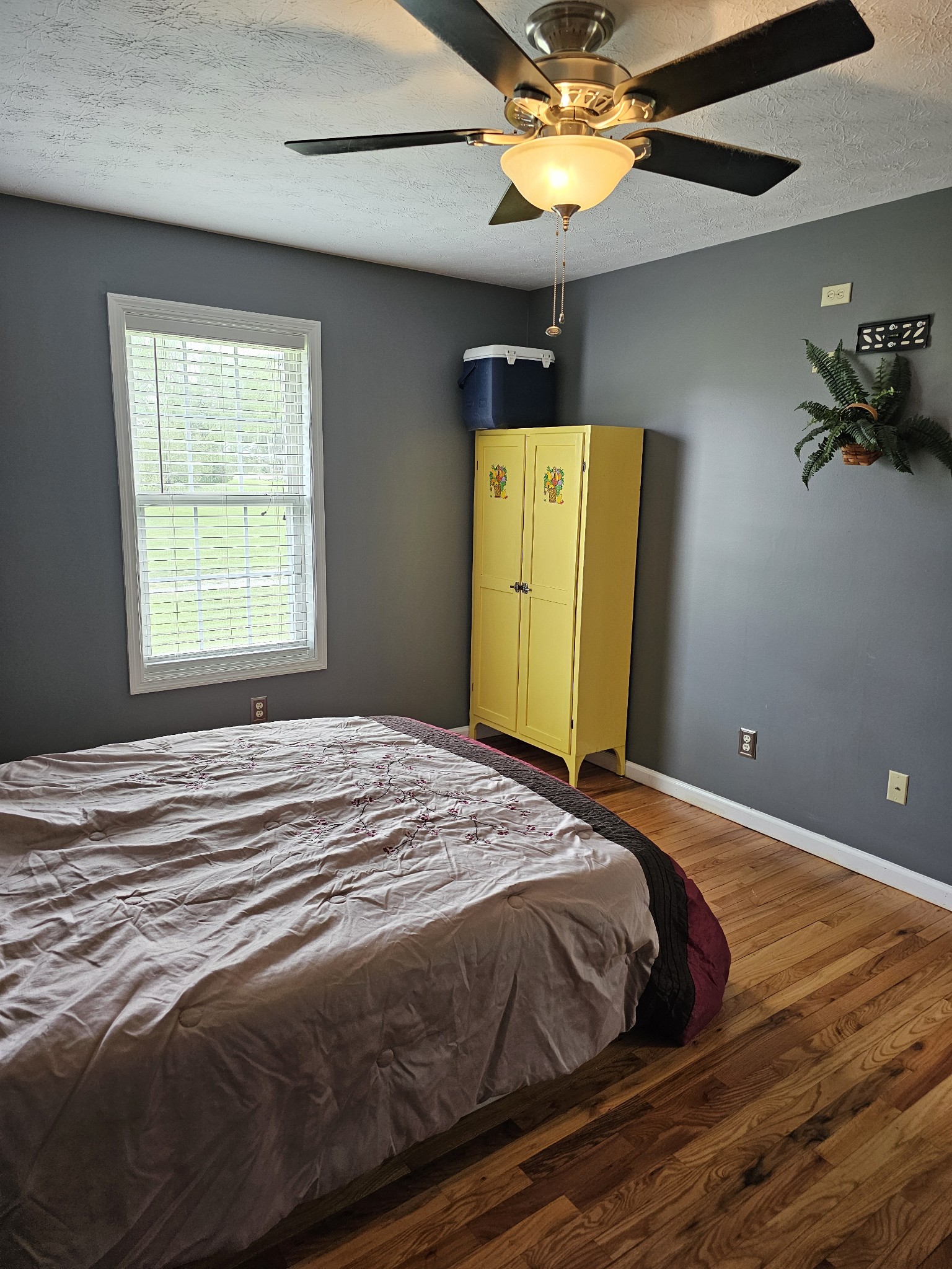 285 Browns Road Lafayette, TN 37083 - Photo 18 of 30 a bedroom with a bed and a window