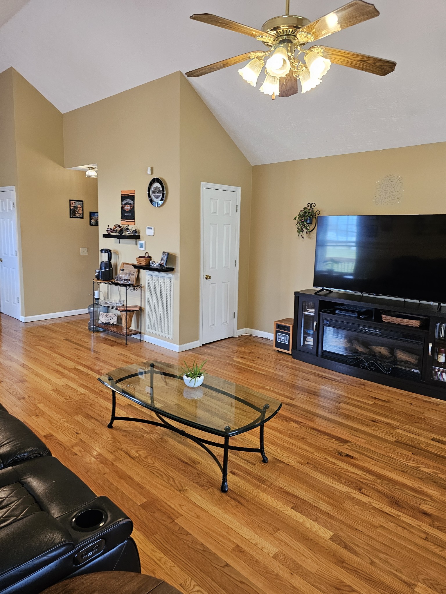 285 Browns Road Lafayette, TN 37083 - Photo 8 of 30 a living room with furniture and a flat screen tv