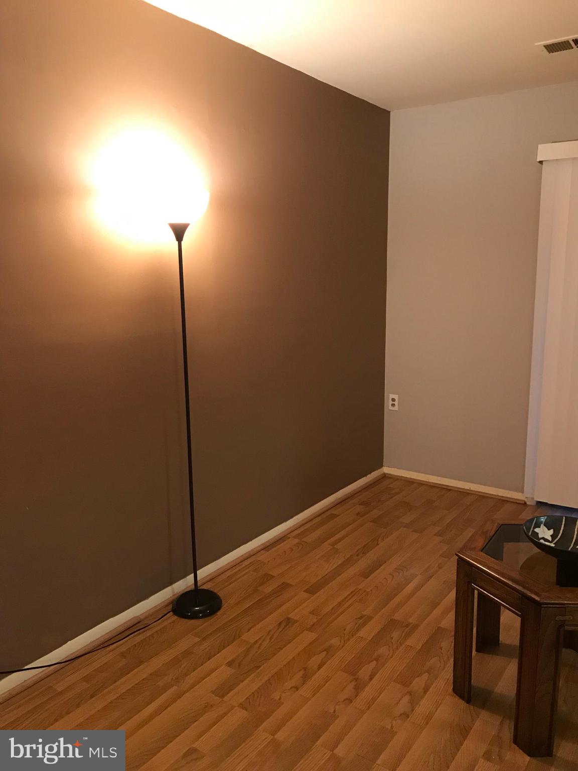 3924 Rolling Rd., Unit B5 Baltimore, MD 21208 - Photo 2 of 24 Living Room