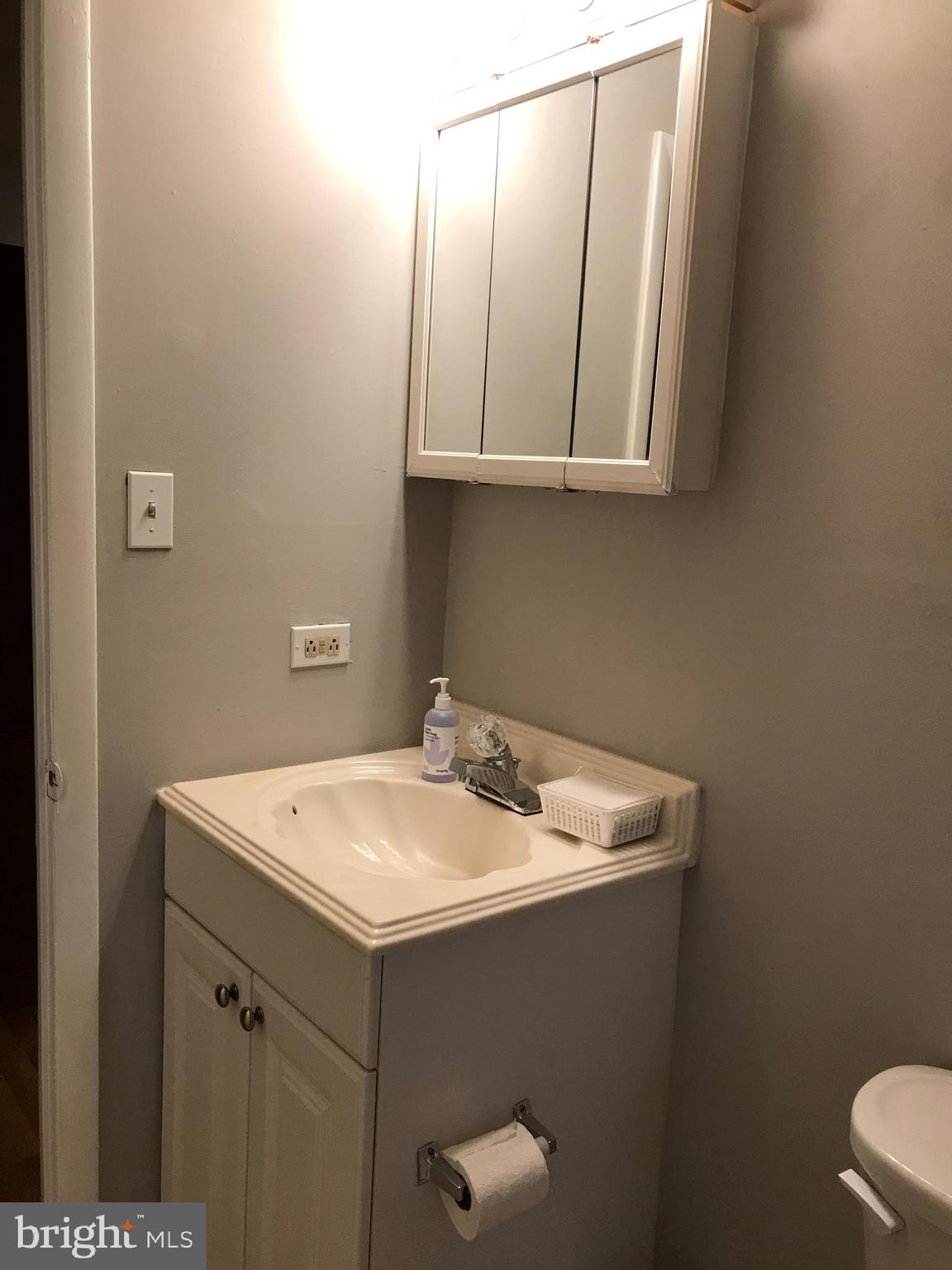 3924 Rolling Rd., Unit B5 Baltimore, MD 21208 - Photo 17 of 24 Bathroom
