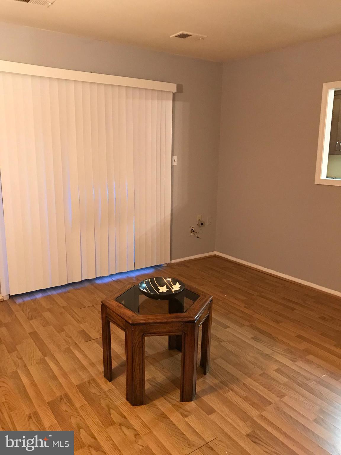 3924 Rolling Rd., Unit B5 Baltimore, MD 21208 - Photo 4 of 24 Living Room
