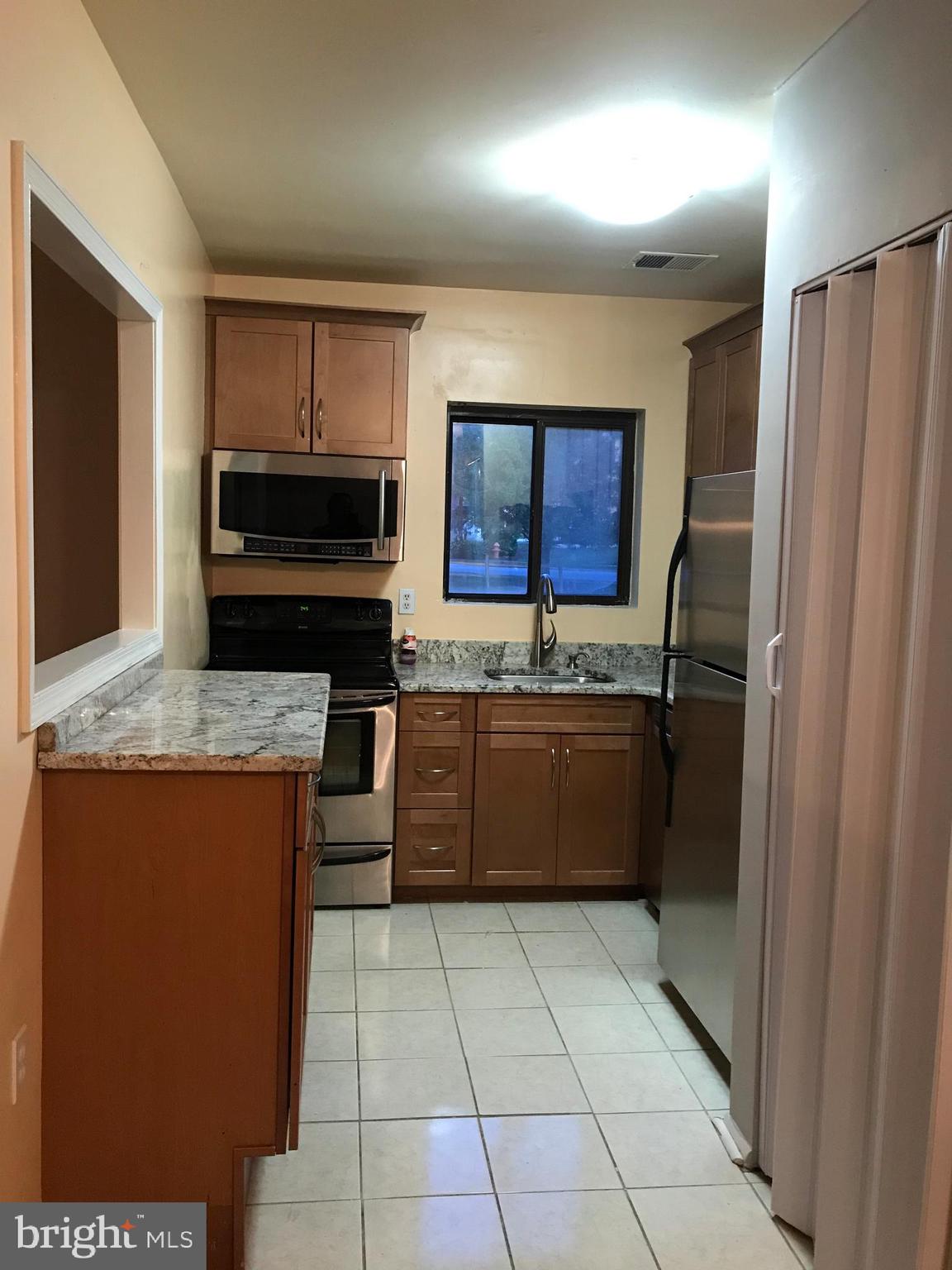 3924 Rolling Rd., Unit B5 Baltimore, MD 21208 - Photo 6 of 24 Kitchen