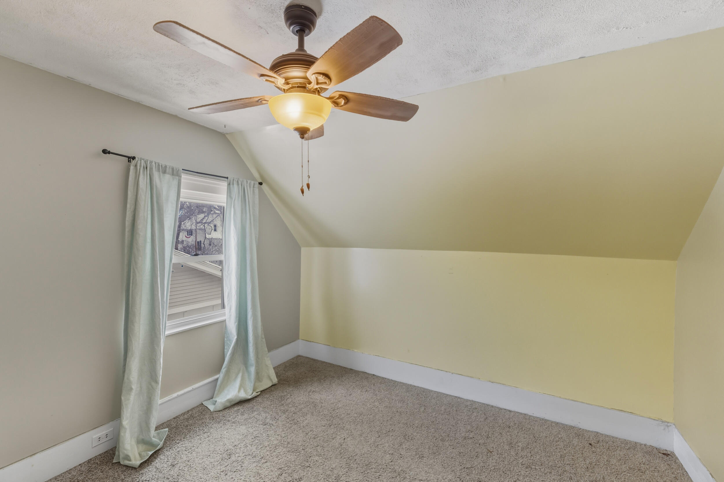 516 South Front Street Belding, MI 48809 - Photo 17 of 29 515-s-front-st_020