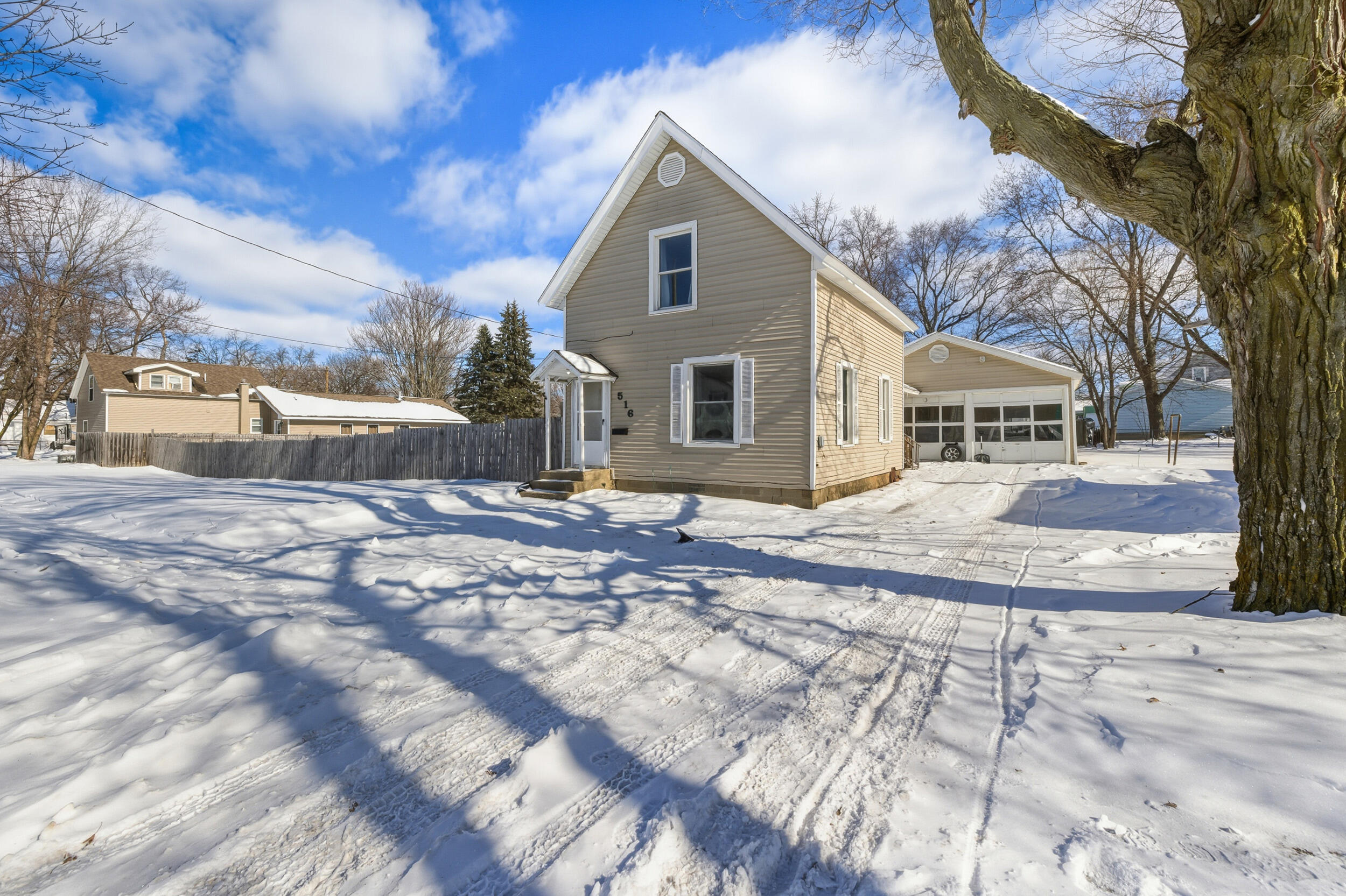 516 South Front Street Belding, MI 48809 - Photo 2 of 29 515-s-front-st_002