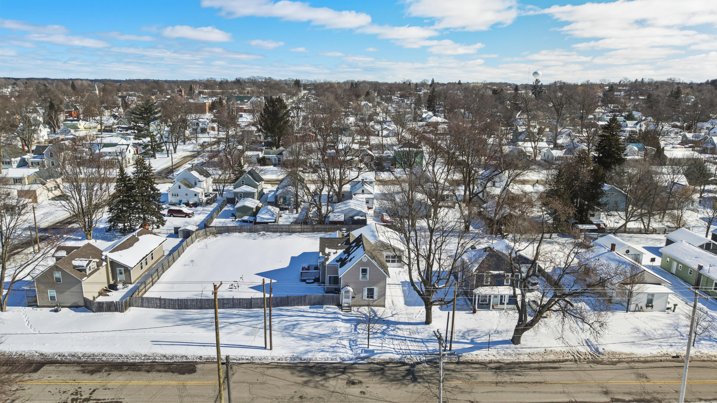 516 South Front Street Belding, MI 48809 - Photo 3 of 29 515-s-front-st_003