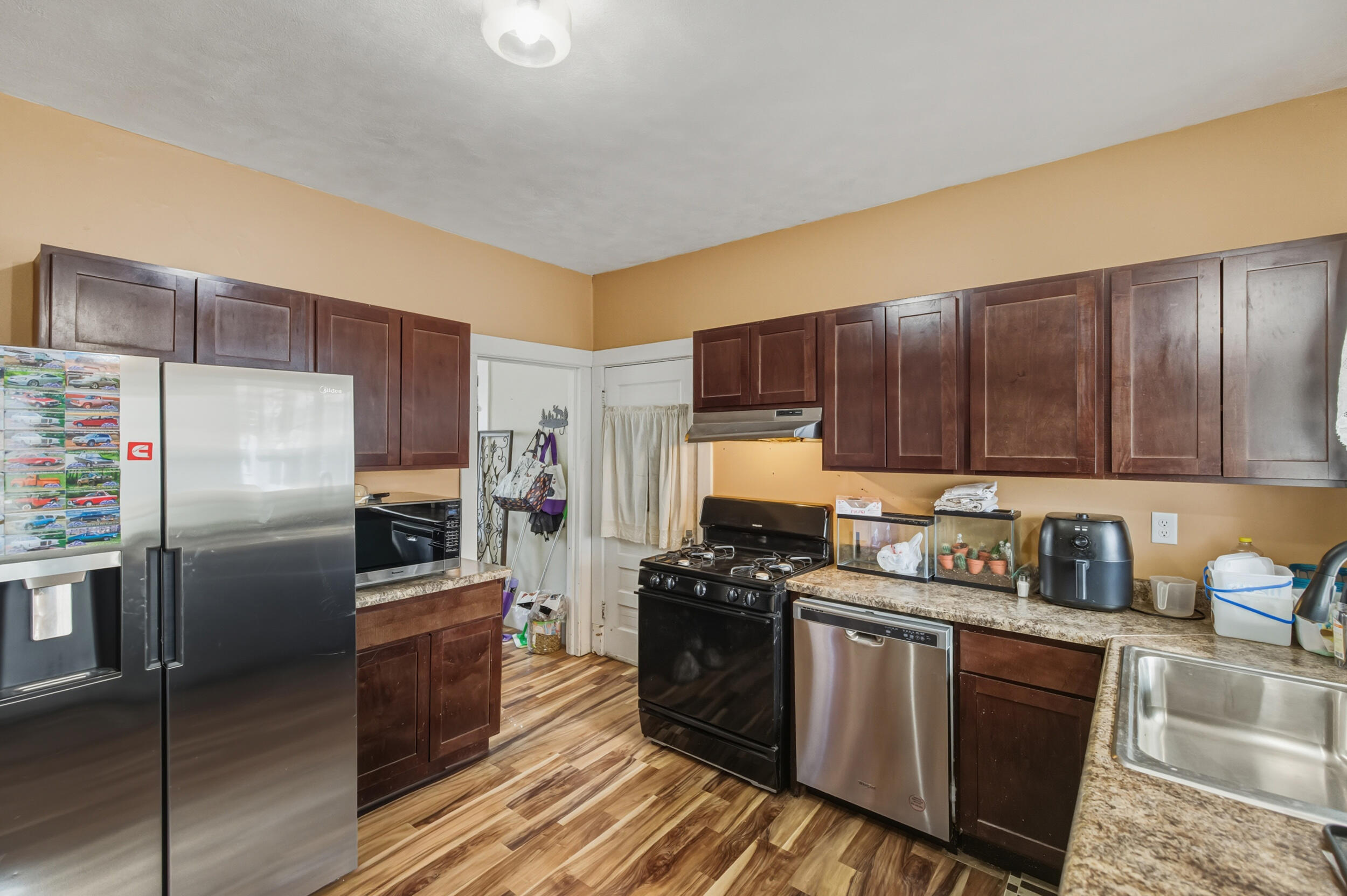 516 South Front Street Belding, MI 48809 - Photo 5 of 29 515-s-front-st_016