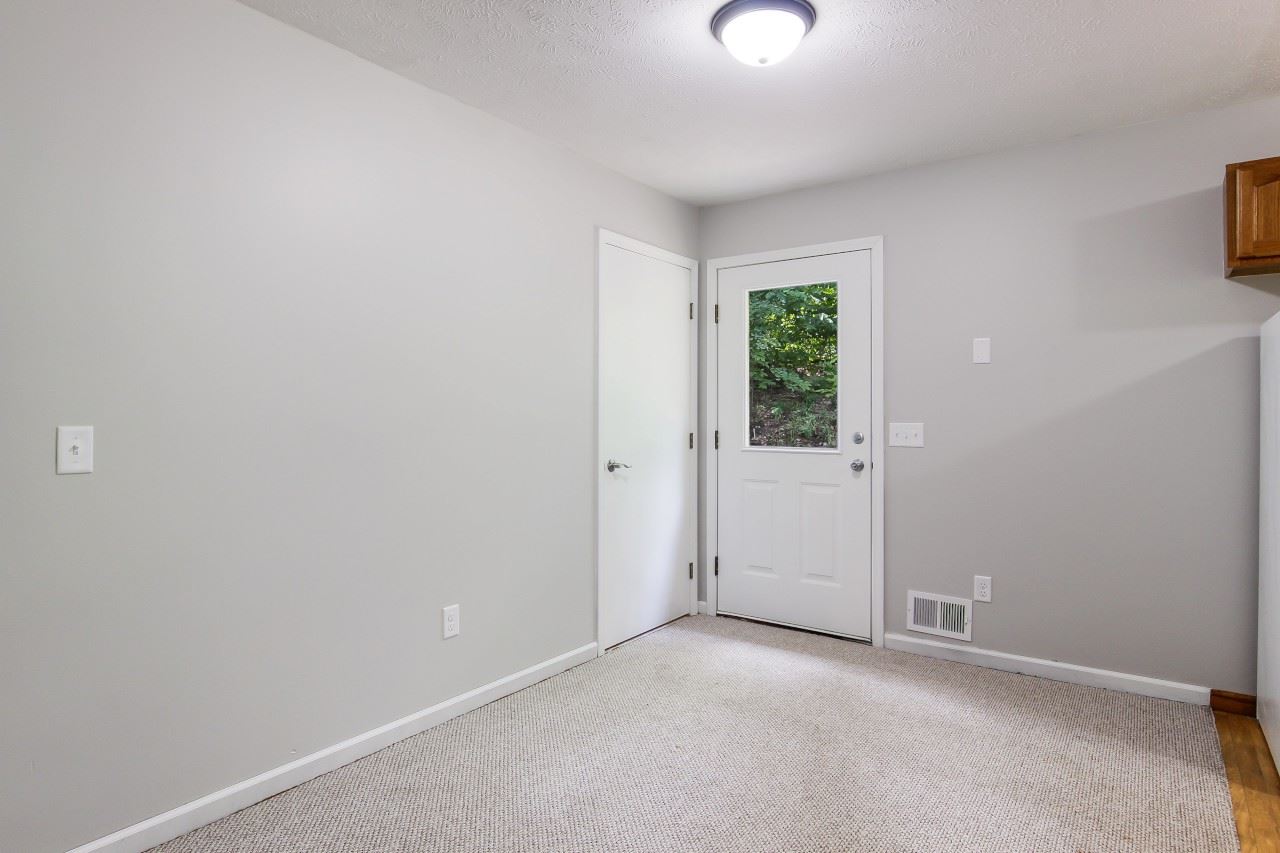 2121 North Jacobson Road Suttons Bay, MI 49682 - Photo 4 of 22 1866441-3.JPG