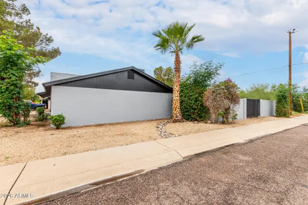 $479,900 | 3478 East Sharon Drive, Phoenix, AZ 85032