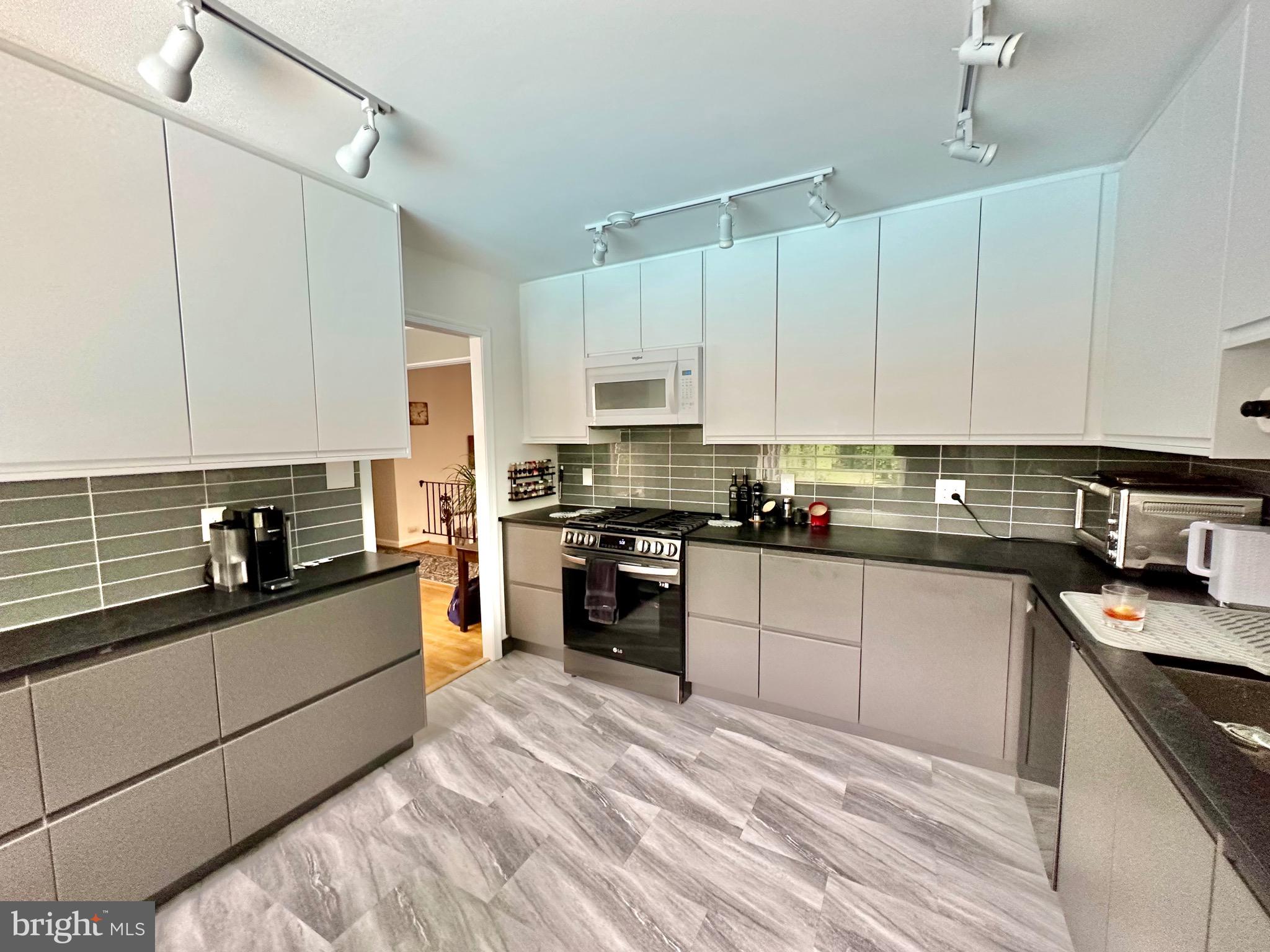 2432 Parallel Lane Silver Spring, MD 20904 - Photo 10 of 52