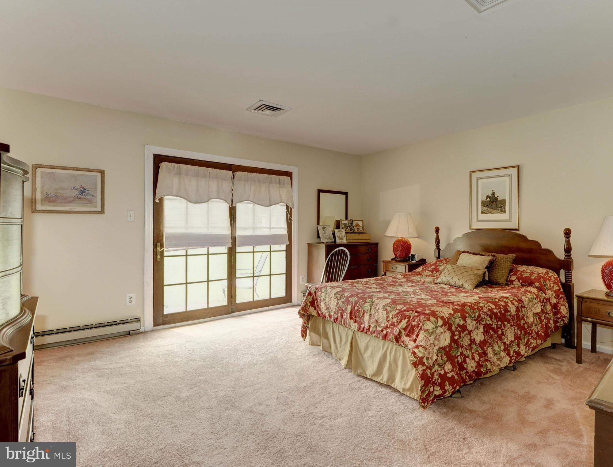 19733 Airmont Road Round Hill, VA 20141 - Photo 22 of 27 Mater bedroom and full bath