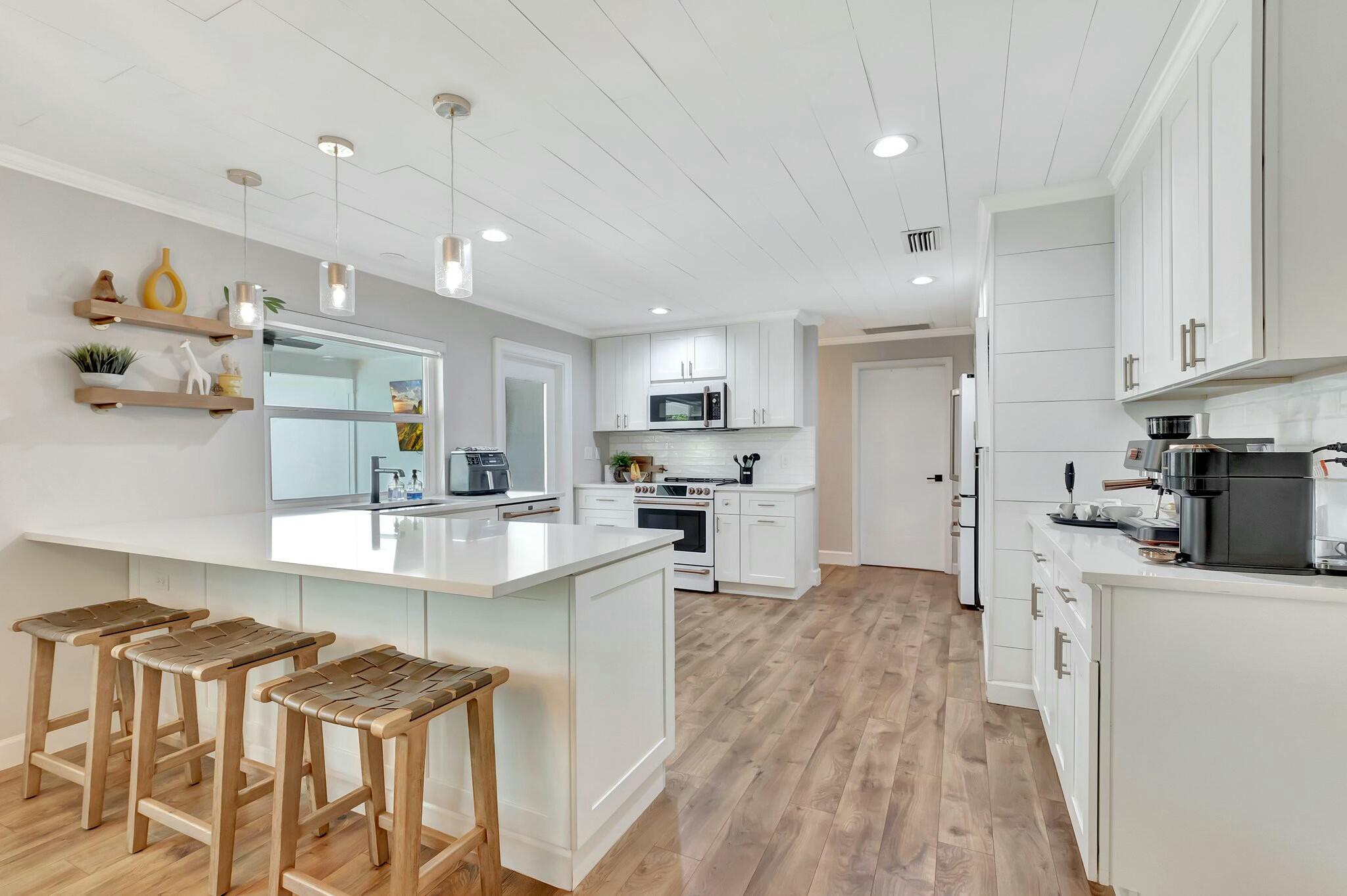 998 Southwest 7th Street Boca Raton, FL 33486 - Photo 13 of 57 tempImagePwi1av