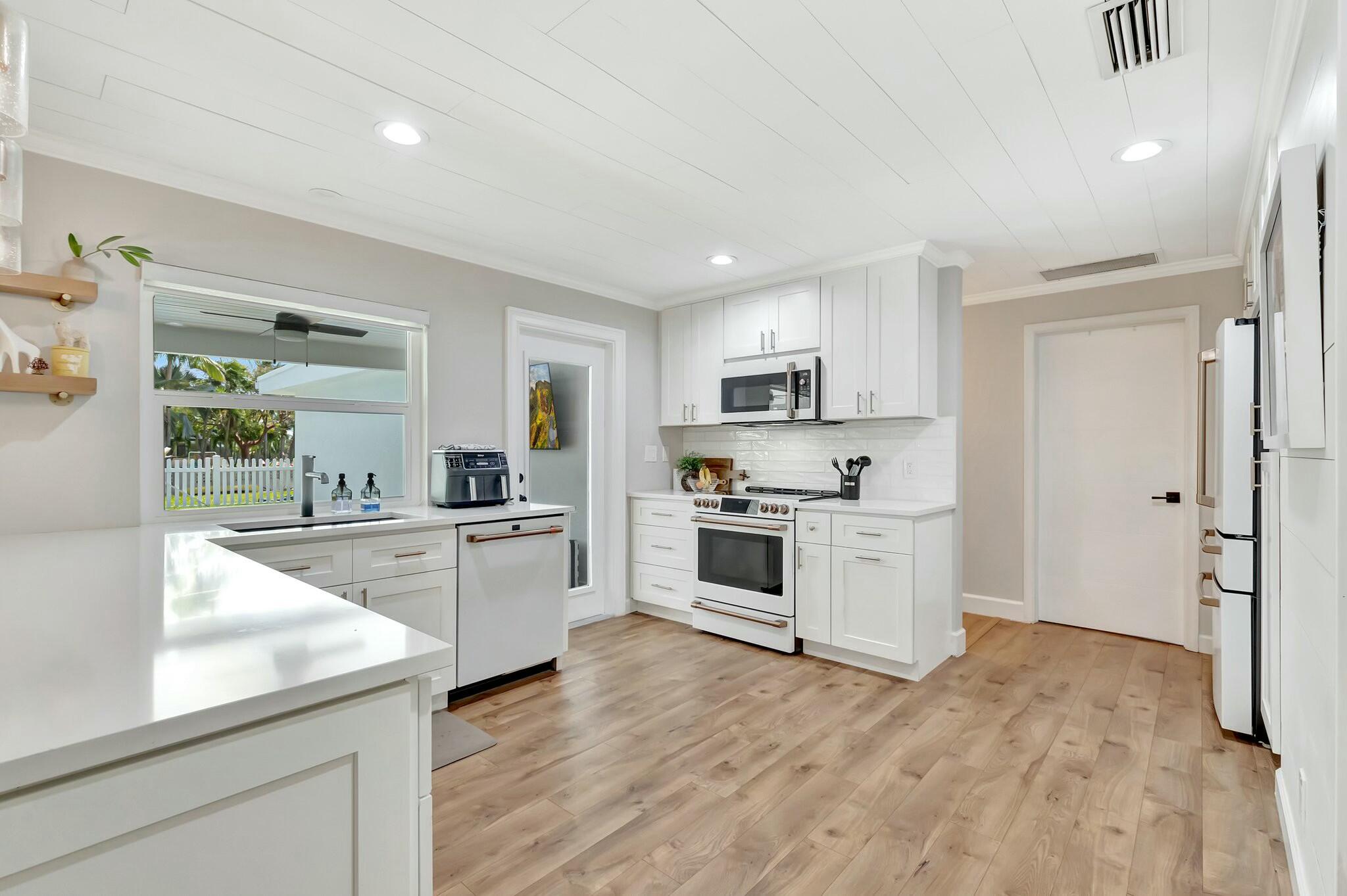 998 Southwest 7th Street Boca Raton, FL 33486 - Photo 14 of 57 tempImagePHyH9p