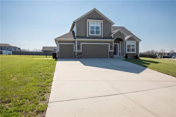 $475,000 | 705 Buckeye Lane, Pleasant Hill, MO 64080