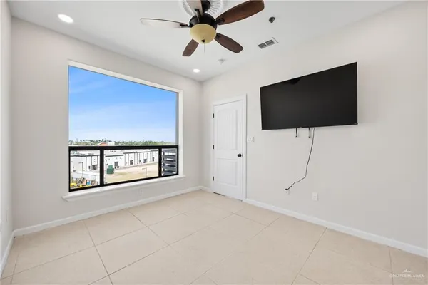 $1,800 | 813 Travis Street, Unit 408, Mission, TX 78572