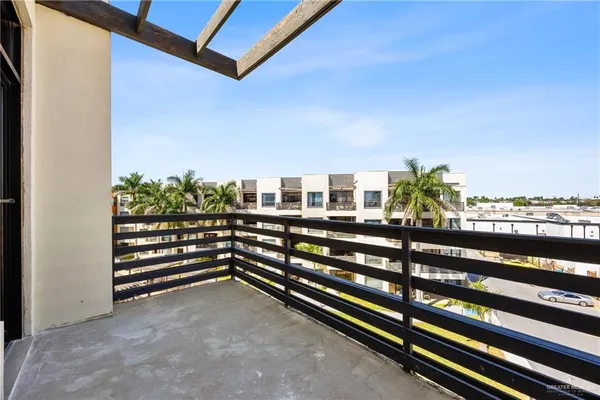 $1,800 | 813 Travis Street, Unit 408, Mission, TX 78572