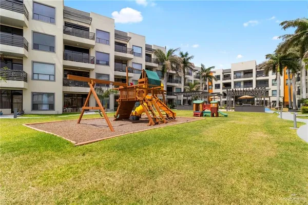 $1,800 | 813 Travis Street, Unit 408, Mission, TX 78572