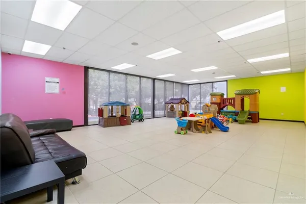 $1,800 | 813 Travis Street, Unit 408, Mission, TX 78572