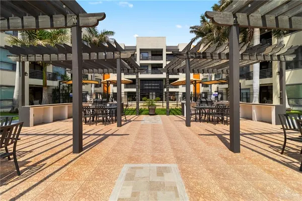 $1,800 | 813 Travis Street, Unit 408, Mission, TX 78572