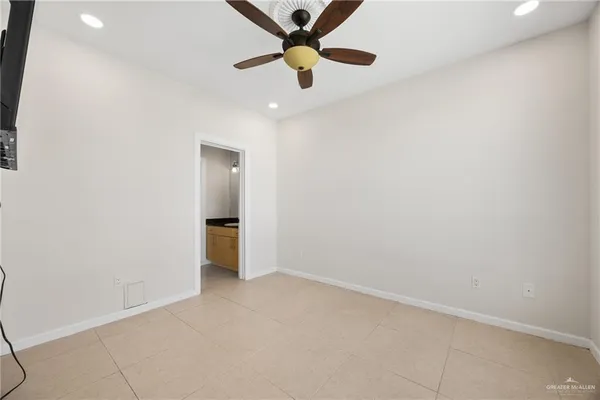 $1,800 | 813 Travis Street, Unit 408, Mission, TX 78572