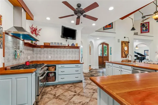 $995,000 | 21 Jamie Lane, Mandeville, LA 70471