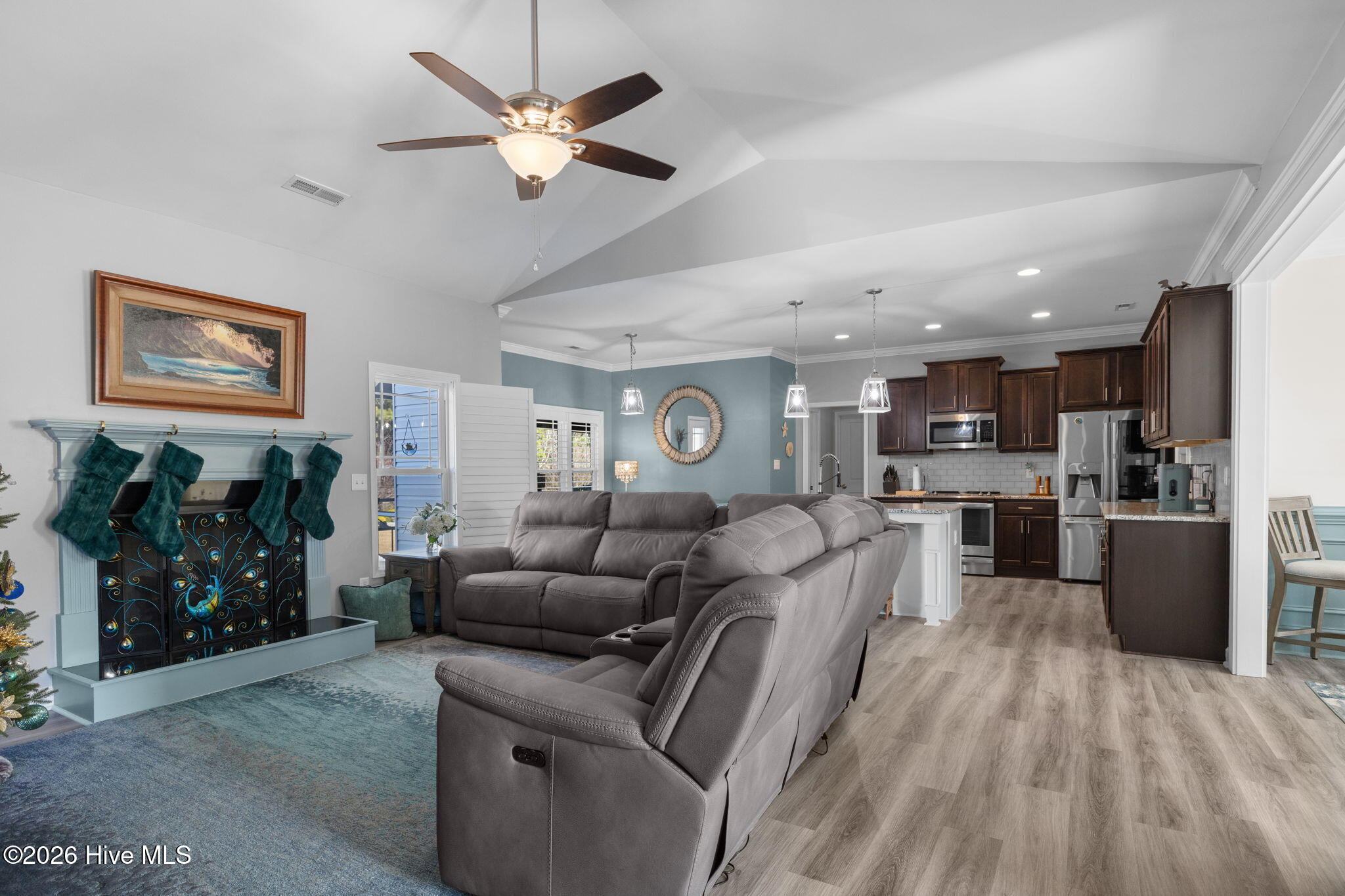 109 Ridgeline Drive Beaufort, NC 28516 - Photo 14 of 65 Large great room with vaulted ceilings, gas fireplace and all furnishings.