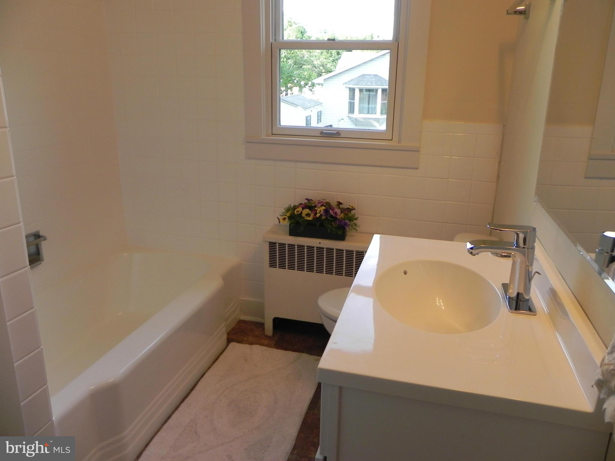 204 Russelcroft Road Winchester, VA 22601 - Photo 14 of 30 Bath