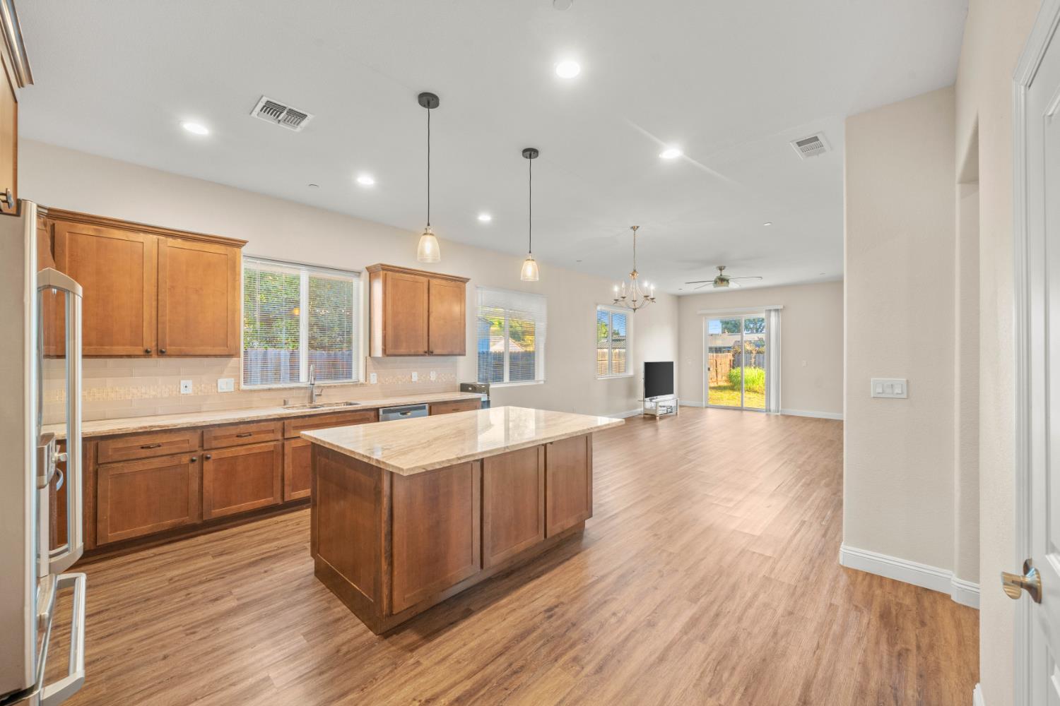 2746 57th Avenue Sacramento, CA 95822 - Photo 13 of 43 Gallery Image 13