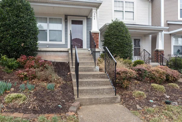 $295,900 | 304 Shadow Glen Drive, Nashville, TN 37211