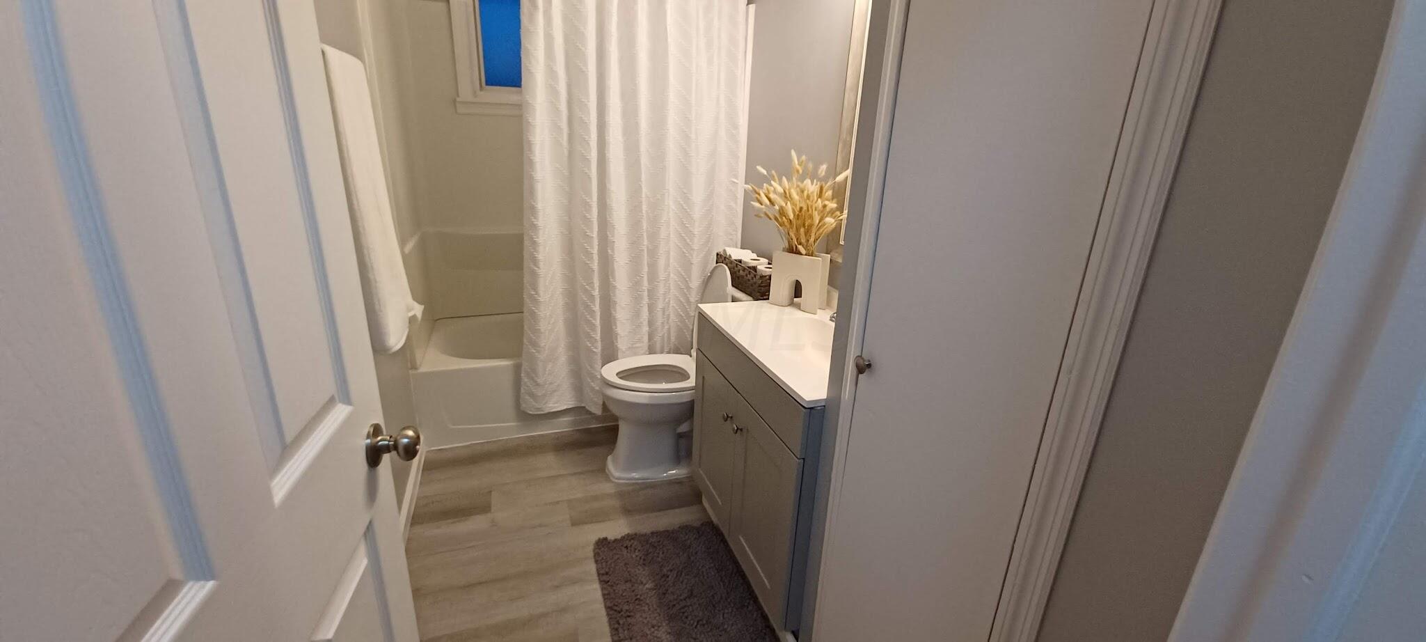 1831 Lonsdale Road Columbus, OH 43232 - Photo 10 of 24 Bath