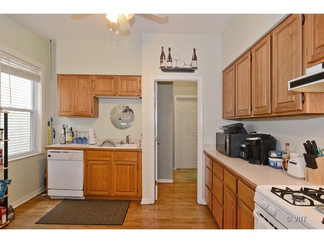 1807 West Eddy Street Chicago, IL 60657 - Photo 4 of 15