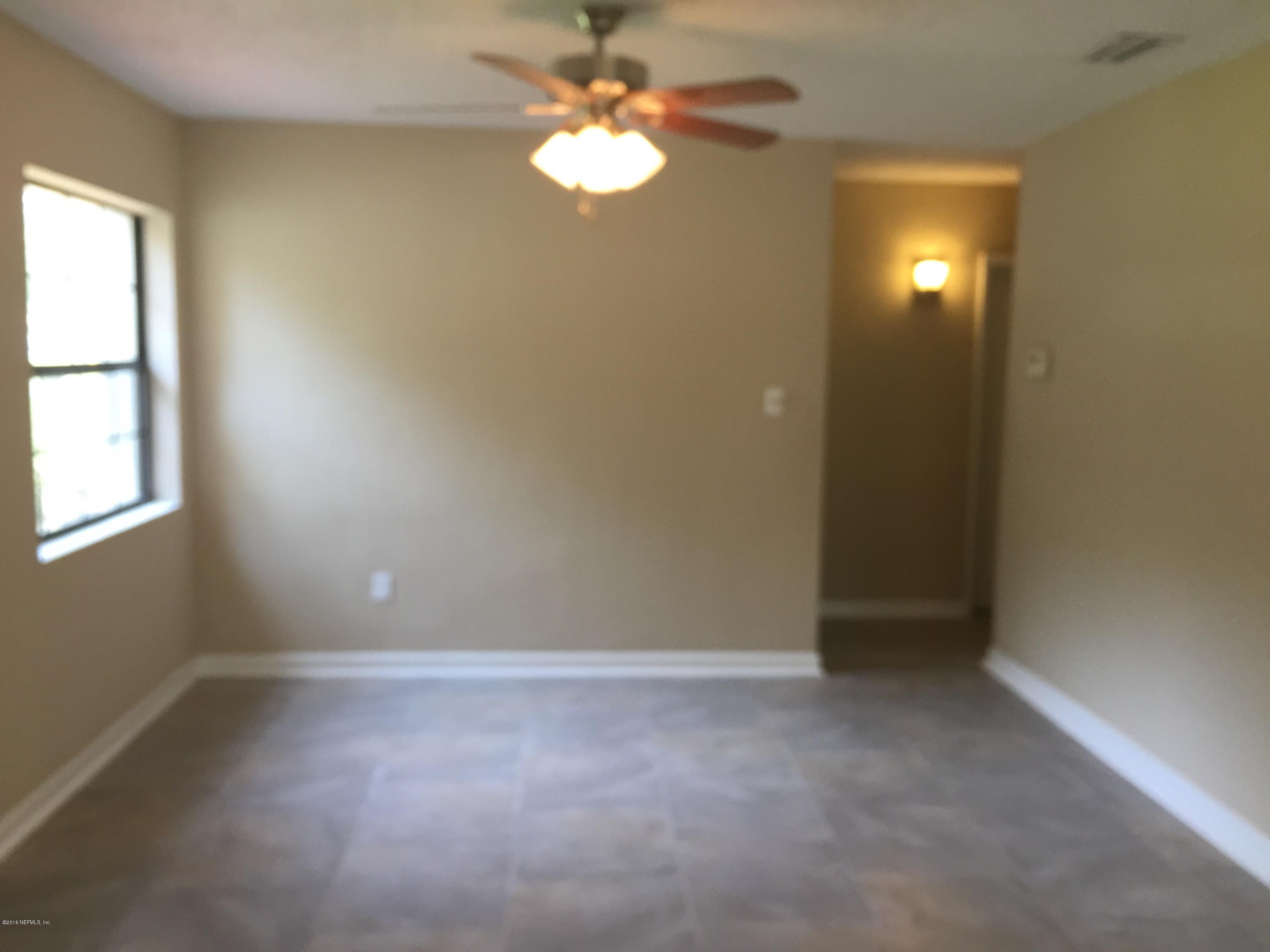 5223 Woodcrest Road Jacksonville, FL 32205 - Photo 4 of 13 IMG_1488