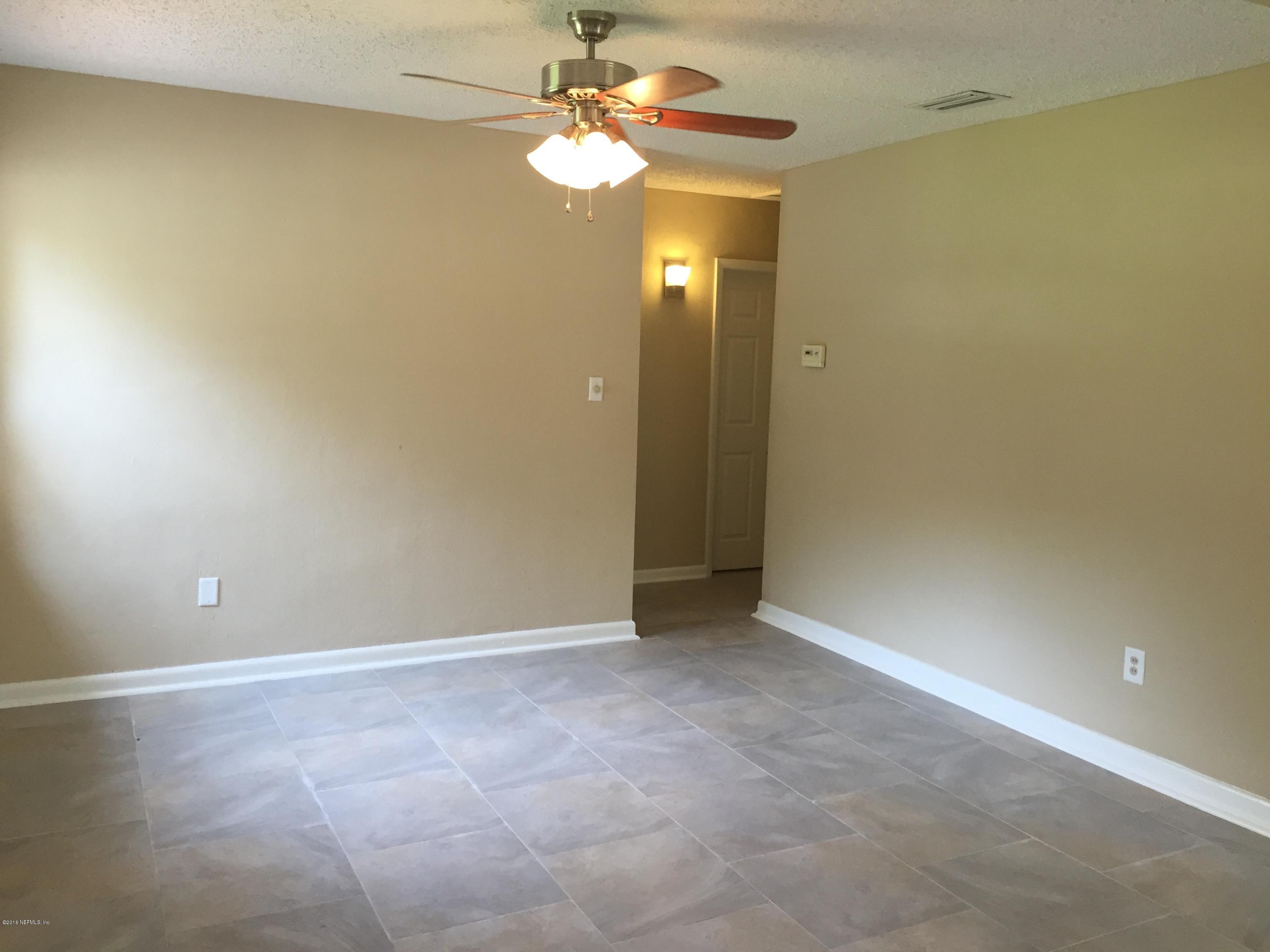 5223 Woodcrest Road Jacksonville, FL 32205 - Photo 5 of 13 IMG_1489