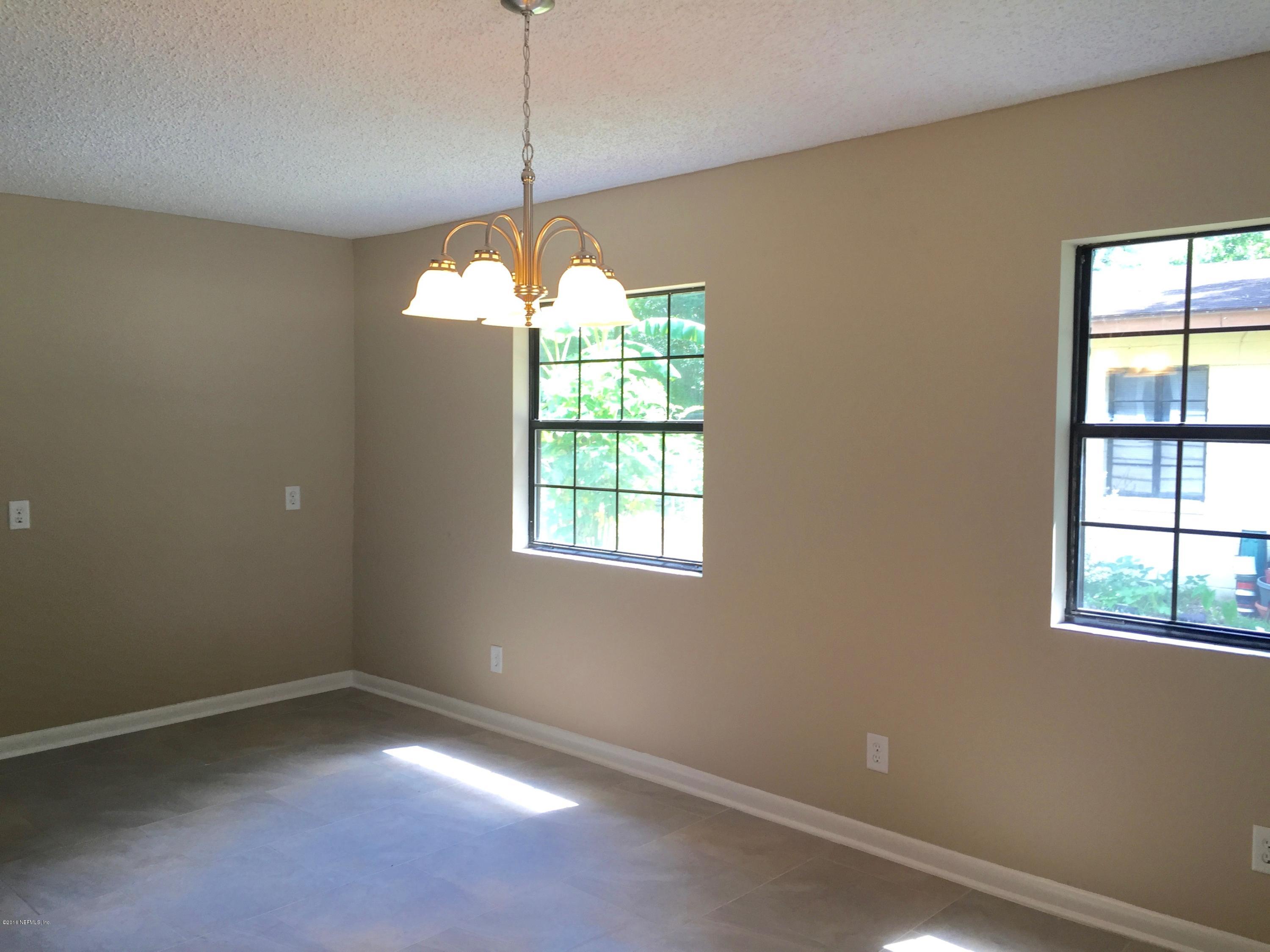 5223 Woodcrest Road Jacksonville, FL 32205 - Photo 8 of 13 IMG_1494