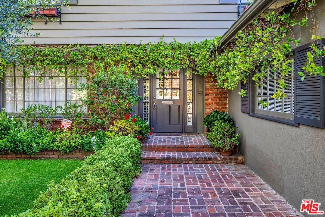 415 North Bonhill Road Los Angeles, CA 90049 - Photo 3 of 45 Gallery Image 3