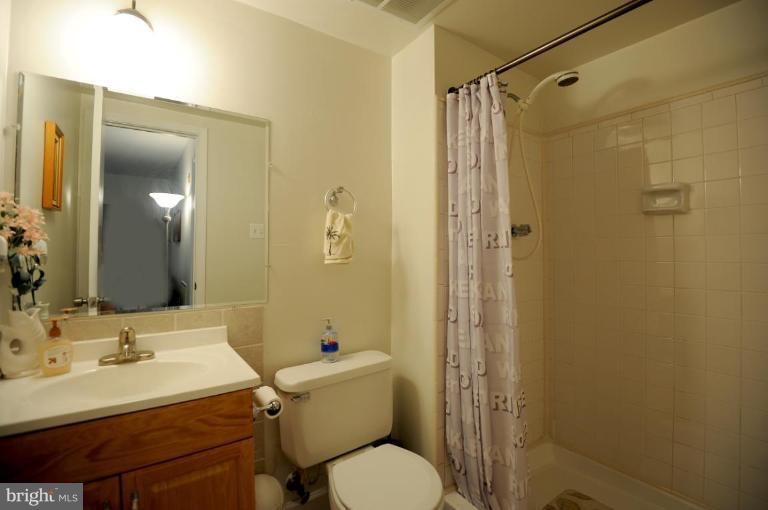 2823 Bree Hill Road Oakton, VA 22124 - Photo 3 of 24 Bath #1
