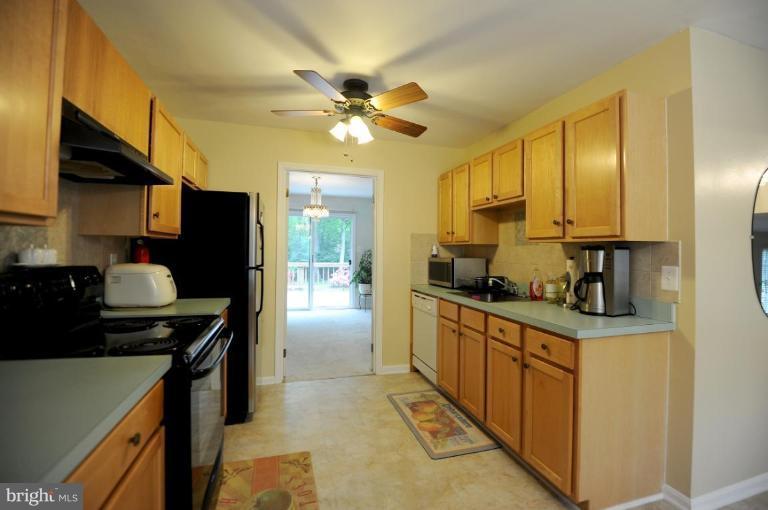 2823 Bree Hill Road Oakton, VA 22124 - Photo 4 of 24 Kitchen #2