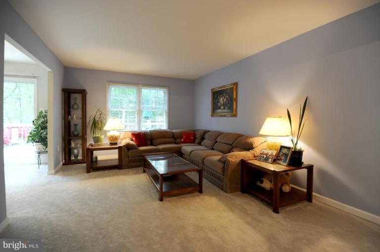 2823 Bree Hill Road Oakton, VA 22124 - Photo 7 of 24 Living Room