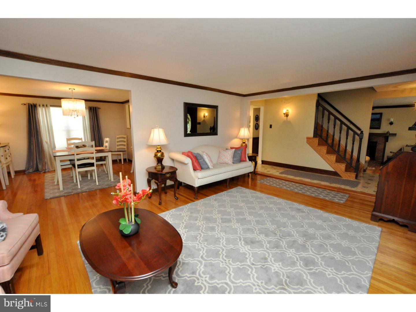 16 Ridgewood Avenue Delran, NJ 08075 - Photo 11 of 25 Living Room