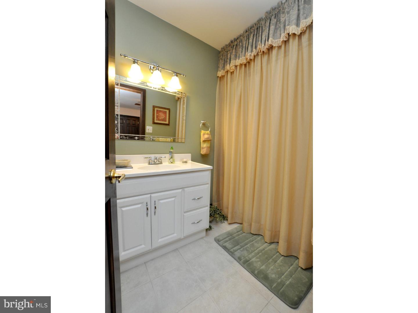 16 Ridgewood Avenue Delran, NJ 08075 - Photo 14 of 25 Bathroom