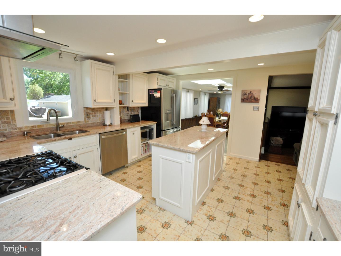 16 Ridgewood Avenue Delran, NJ 08075 - Photo 4 of 25 Kitchen