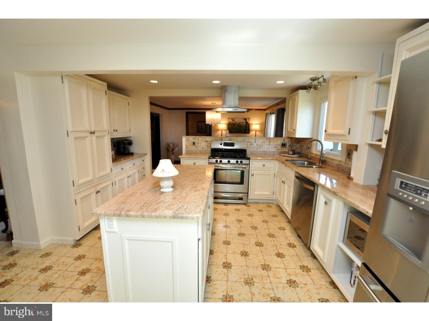 16 Ridgewood Avenue Delran, NJ 08075 - Photo 5 of 25 Kitchen