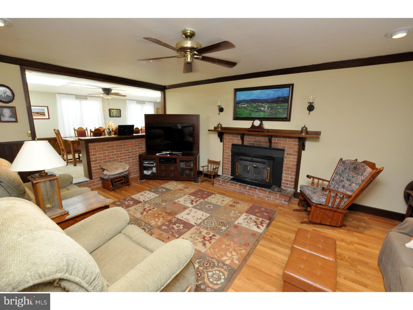 16 Ridgewood Avenue Delran, NJ 08075 - Photo 9 of 25 Family Room