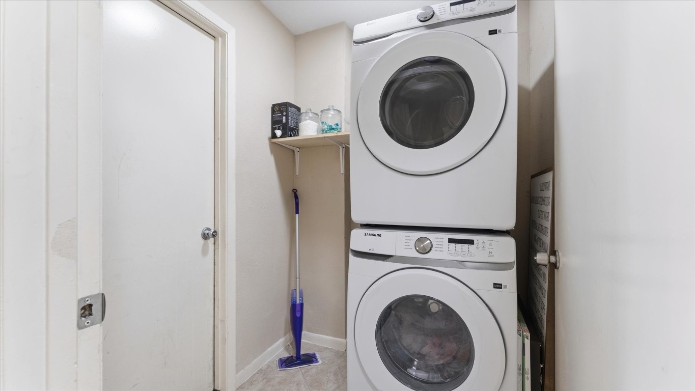 41 Regency Point Montgomery, TX 77356 - Photo 18 of 44 a utility room with dryer and washer